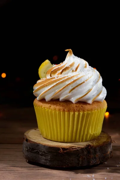 Muffin Limone Con Crema Proteica Belle Luci Chiave Scura — Foto Stock