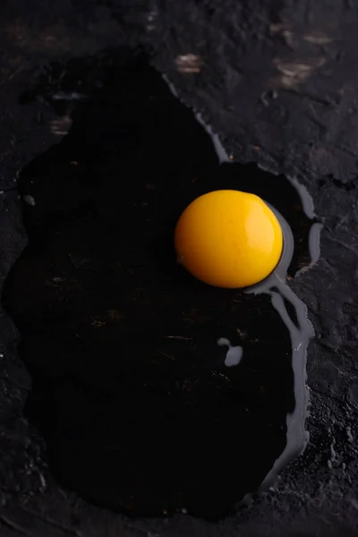 黄麻布で新鮮な鶏の卵です イースター — ストック写真
