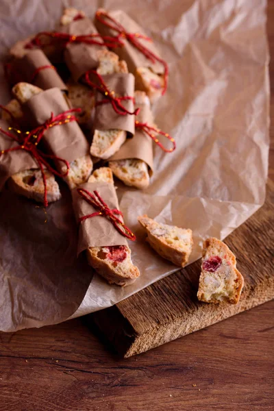 Deliciosas Galletas Biscotti Con Cerezas Secas Avellanas Estilo Orgánico — Foto de Stock