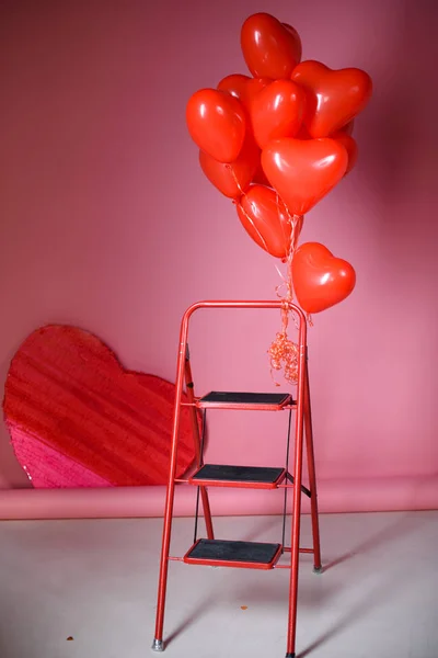 Ballon Rouge Forme Coeur Sur Fond Rose — Photo