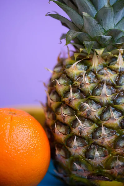 Fruta Exótica Sobre Fondo Colorido Fruta Fresca Fragante Verano —  Fotos de Stock