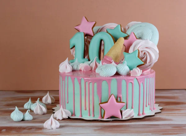 Beautiful birthday cake with the number 10 — Stock Photo, Image