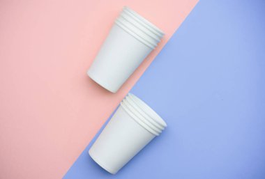 Pembe mavi arka planda el sanatları gözlük