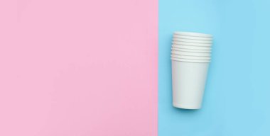 Pembe mavi arka planda el sanatları gözlük