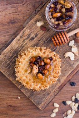 Çikolatalı gevrek top farklı kahvaltı özniteliklere sahip tarafından yapılan kahvaltı kelime