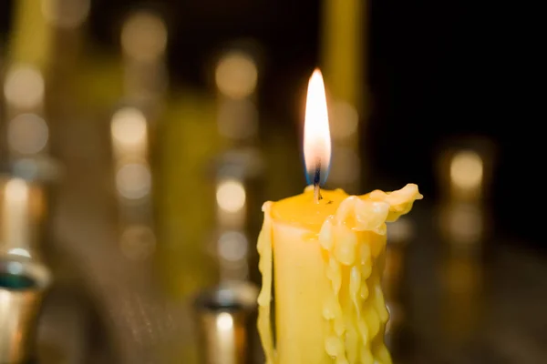 Церковні свічки, вогонь свічки, служба церкви полум'я — стокове фото