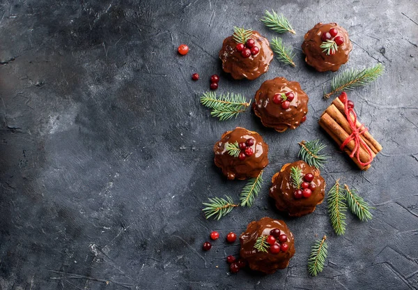 Christmas Chocolate Cupcakes Icing Decorated Sprig Spruce Cranberries Dark Table — Stock Photo, Image