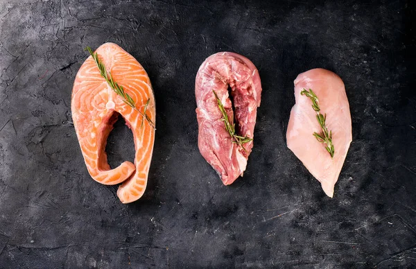 Sett Med Ferskt Kjøtt Fisk Fersk Ørretbiff Kyllingfilet Svinekjøtt Proteiner – stockfoto