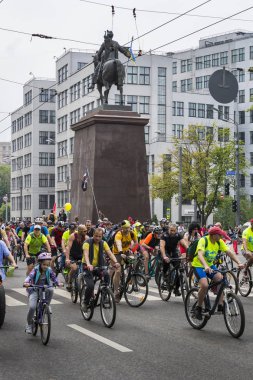 Kharkiv, Ukrayna - 20 Mayıs, 2018: yıllık bahar şehir Bisiklete binme tatil ve şehrin sokaklarında bisiklet.