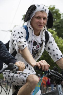 Kharkiv, Ukrayna - 20 Mayıs, 2018: yıllık bahar şehir Bisiklete binme tatil ve şehrin sokaklarında bisiklet.