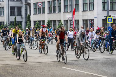 Kharkiv, Ukrayna - 20 Mayıs, 2018: yıllık bahar şehir Bisiklete binme tatil ve şehrin sokaklarında bisiklet.