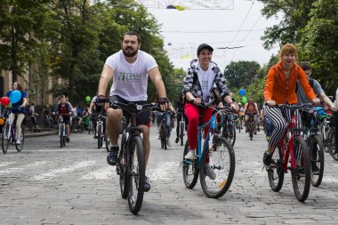 Kharkiv, Ukrayna - 20 Mayıs, 2018: yıllık bahar şehir Bisiklete binme tatil ve şehrin sokaklarında bisiklet.