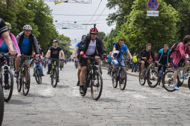 Kharkiv, Ukrayna - 20 Mayıs, 2018: yıllık bahar şehir Bisiklete binme tatil ve şehrin sokaklarında bisiklet.