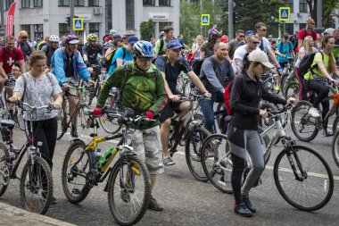 Kharkiv, Ukrayna - 20 Mayıs, 2018: yıllık bahar şehir Bisiklete binme tatil ve şehrin sokaklarında bisiklet. 