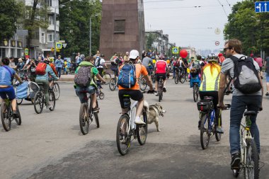 Kharkiv, Ukrayna - 20 Mayıs, 2018: yıllık bahar şehir Bisiklete binme tatil ve şehrin sokaklarında bisiklet. 