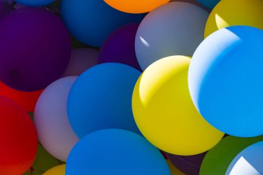 Arka plan gökyüzü arka plan üzerinde renkli balonlar bir dizi