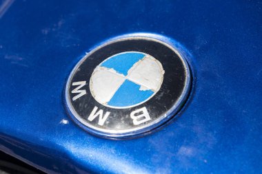 Kharkiv, Ukrayna - 27 Mayıs, 2018: araba amblemi retro eski Bmw yakın olduğunu.