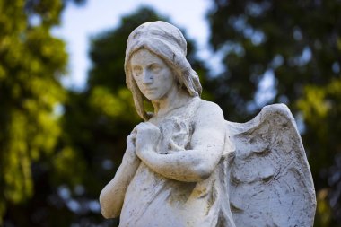 Yas, Milan anıtsal mezarlıkta mezar heykelleri.