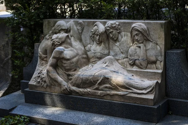 Standbeelden Van Rouw Bij Het Graven Van Monumentale Begraafplaats Milaan — Stockfoto