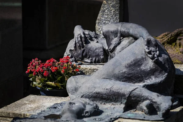 Estátuas Luto Nas Sepulturas Cemitério Monumental Milão — Fotografia de Stock