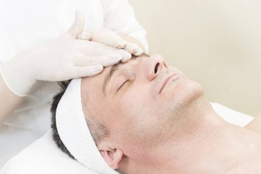 adam maske kozmetik prosedür spa salonda