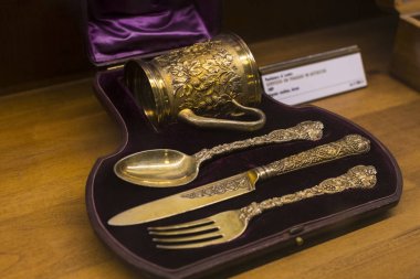 6 HAZİRAN 2018, MİLAN, İTALYA: Milano soylularının lüks eşyalarının sergisi Sforza Kale Müzesi 'nde sergilenmektedir..