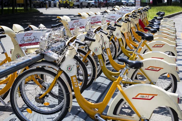 Junio 2018 Milán Italia Alquiler Estacionamiento Bicicletas Placer Ciudad Milán —  Fotos de Stock