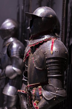 4 Haziran 2018, Milan, İtalya: Poldis Pezzoli Knights'Hall Müzesi Ortaçağ silahlar ve mühimmat ile