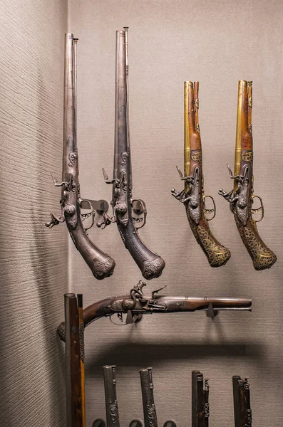 4 Haziran 2018, Milan, İtalya: Poldis Pezzoli Knights'Hall Müzesi Ortaçağ silahlar ve mühimmat ile