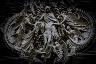 İsa'nın yaşam öğelerle Milano Duomo Katedrali giriş Merkezi kapı.