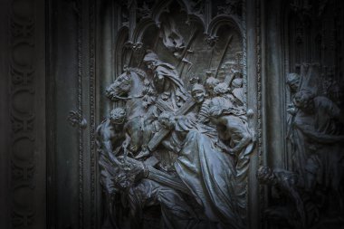 İsa'nın yaşam öğelerle Milano Duomo Katedrali giriş Merkezi kapı.