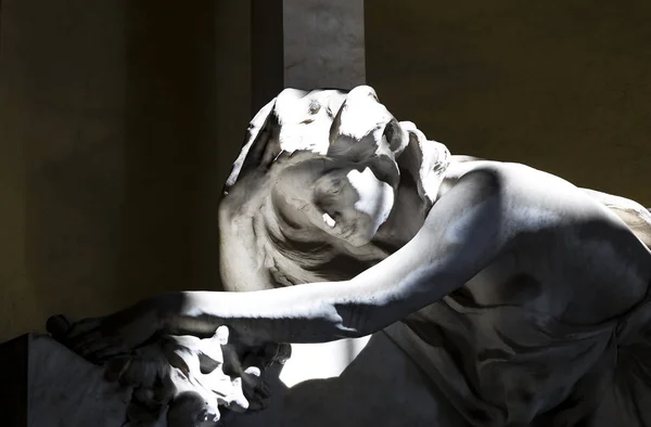 Juni 2018 Milaan Italië Standbeelden Van Rouw Bij Het Graven — Stockfoto