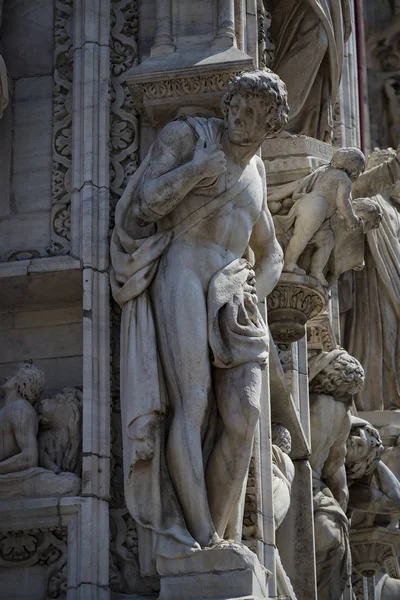 Giugno 2018 Milano Italia Sculture Santi Martiri Che Decorano Duomo — Foto Stock