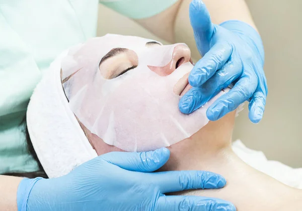Massage Facial Peels Salon Using Cosmetics — Stock Photo, Image