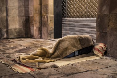 Barcelona sokaklarda evsiz uyku