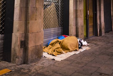 Barcelona sokaklarda evsiz uyku