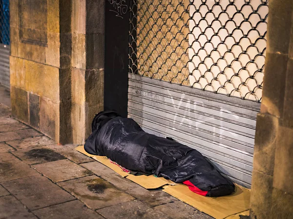 Barcelona sokaklarda evsiz uyku