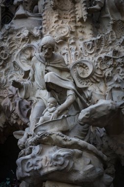 Barcelona, İspanya - 13 Ocak 2018: heykel ve Sagrada Familia'nın Hıristiyan semboller unsurları.
