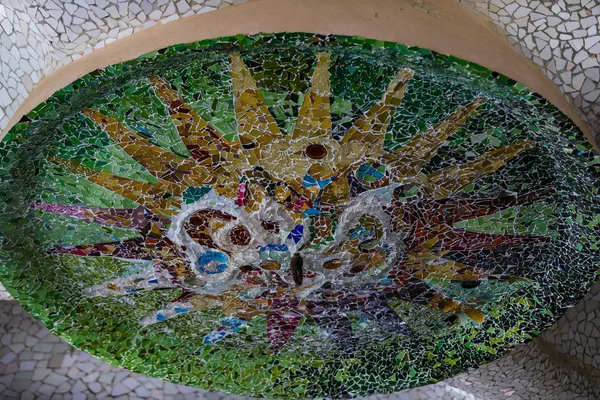 Barcelona Spanien Januari 2018 Delar Mosaikfragment Gaudis Mosaikverk Park Guell — Stockfoto