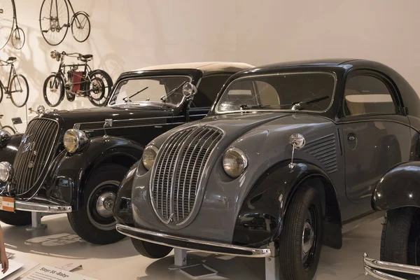 ウィーン オーストリア 2017 ウィーンの展示で技術博物館博覧会は車の開発の歴史を紹介 自転車 原付けバイク — ストック写真
