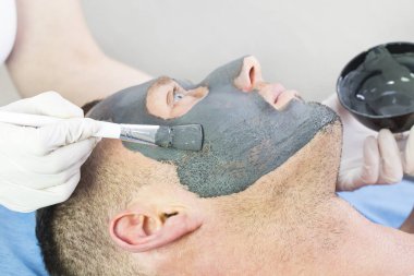 adam maske kozmetik prosedür spa salonda 