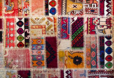 Kalın konu dikmek için bir parça eski halı doku 