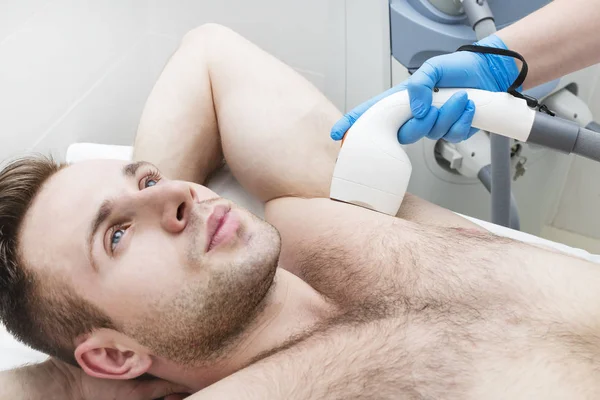 Man Procedure Van Laser Ontharing Schoonheidssalon — Stockfoto