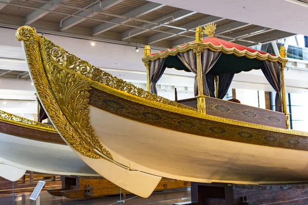 イスタンブール トルコ 3エイプリル 2016年 イスタンブールの海事博物館が古代のボートを刺すトルコのスルタン — ストック写真