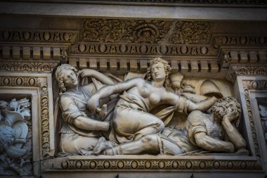 6 HAZİRAN 2018, MİLAN, İTALYA: Milano Katedrali 'ni süsleyen azizlerin ve şehitlerin heykelleri (Duomo di Milano) yakın planda çekilir. 