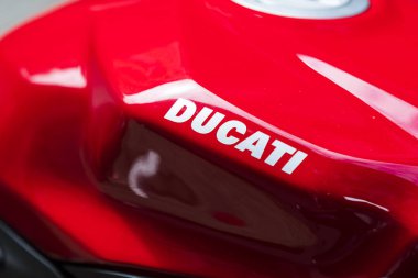 6 Haziran 2018, Milan, İtalya: Ducati motosiklet Amblemler Milan İtalya sokaklarında. 