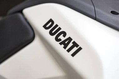 6 Haziran 2018, Milan, İtalya: Ducati motosiklet Amblemler Milan İtalya sokaklarında. 