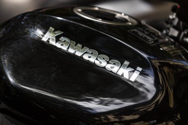6 Haziran 2018, Milan, İtalya: Kawasaki motosiklet Amblemler Milan İtalya sokaklarında. 