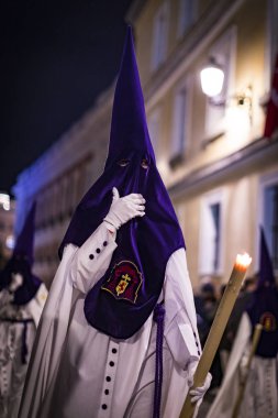 Madrid, İspanya - 28 Mart, 2018: günahkarlar Madrid sokaklarında boyunca tabii kutsal hafta içi Katolik dini ve geleneksel meslek siparişler.