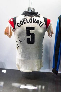6 Haziran 2018, Milan, İtalya: müze oyuncular Inter ve Milan T-shirt San Siro Stadı nda futbol kulüpleri ünlüdür. 